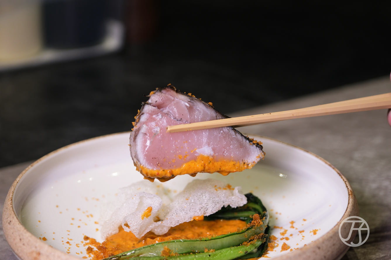 台中西屯區美食「跃.YueFire直火小料理(躍)」:板前炭火料理饗宴,台中約會餐廳開箱 - 第52張圖 台中西屯區美食「跃.YueFire直火小料理」鰆魚松子油菜花