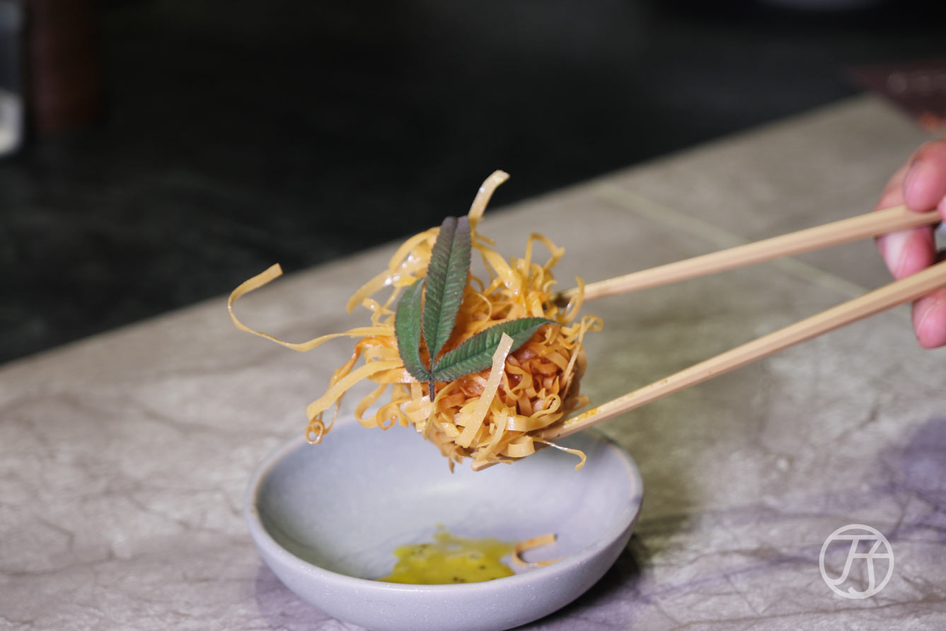 台中西屯區美食「跃.YueFire直火小料理(躍)」:板前炭火料理饗宴,台中約會餐廳開箱 - 第29張圖 台中西屯區美食「跃.YueFire直火小料理」春捲芥末蝦球