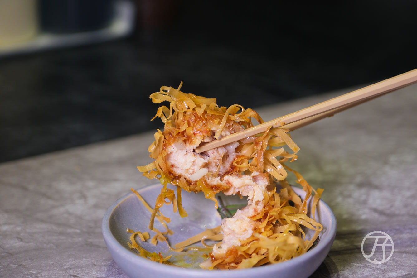 台中西屯區美食「跃.YueFire直火小料理(躍)」:板前炭火料理饗宴,台中約會餐廳開箱 - 第30張圖 台中西屯區美食「跃.YueFire直火小料理」春捲芥末蝦球