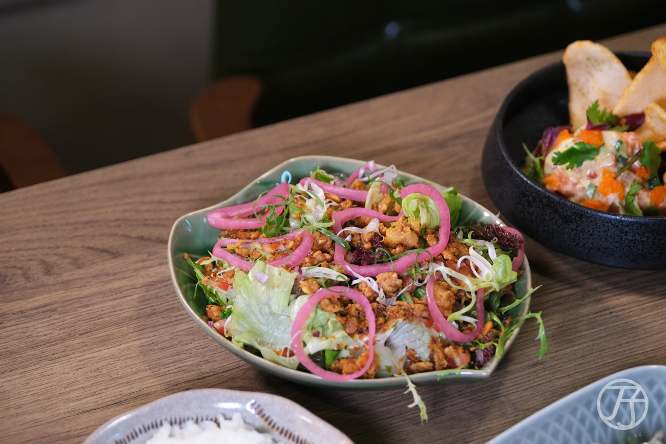 台北南洋餐酒館推薦「迪宅南洋餐酒 DEE JAI BISTRO」三人分享餐迪宅香草沙拉與天貝脆鬆
