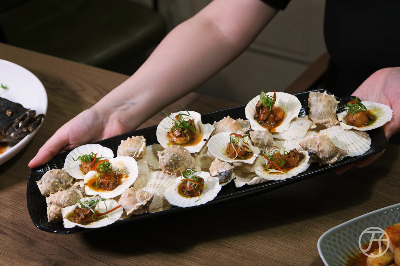 台北南洋餐酒館推薦「迪宅南洋餐酒 DEE JAI BISTRO」干貝佐金巴蘭醬汁