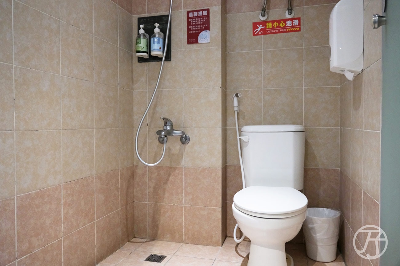台中逢甲住宿推薦達斯旅店雙人房衛浴空間