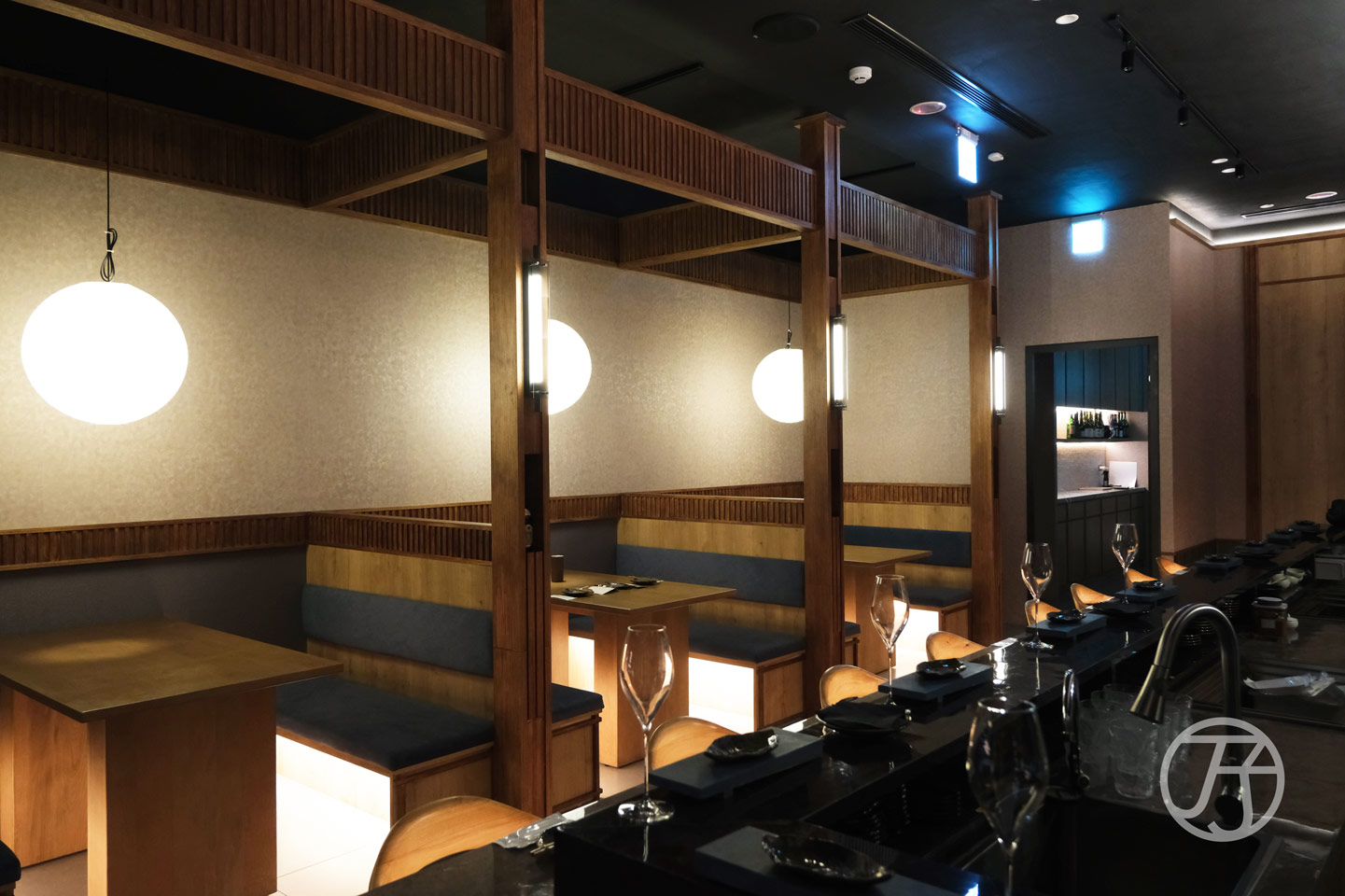 台中燒鳥推薦,横浜焼き鳥‧達磨 Daruma Yakitori,日本橫濱70年名店海外唯一姊妹店,職人與火焰共舞的關東古典派美味 - 第16張圖 横浜焼き鳥‧達磨台中店空間介紹